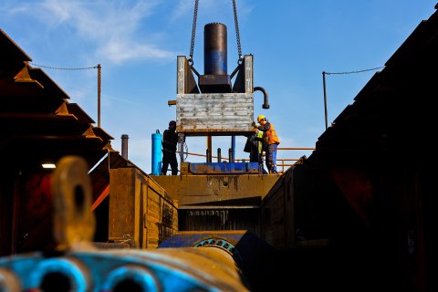 Nůžky Metso Lindemann (TSR Ostrava); GO největších nůžek strojního parku TSR. Kompletní výměna otěrových plechů a velký servis hydrauliky.